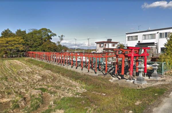 稲美町 鳴岡稲荷神社 鳥居トンネルが話題 パワースポット 横尾さん 僕 泳いでますか 兵庫県加古川市の地域情報サイト